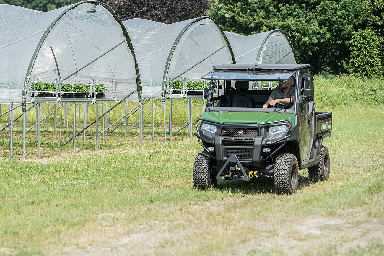 KIOTI K9 2410 in der Gärtnerei