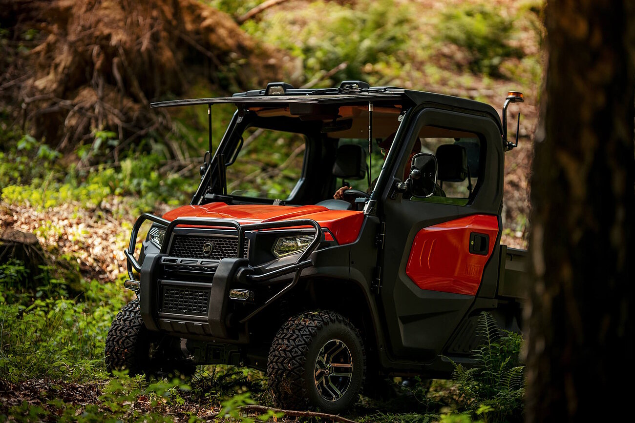 KIOTI K9 2410 C auf der Jagd