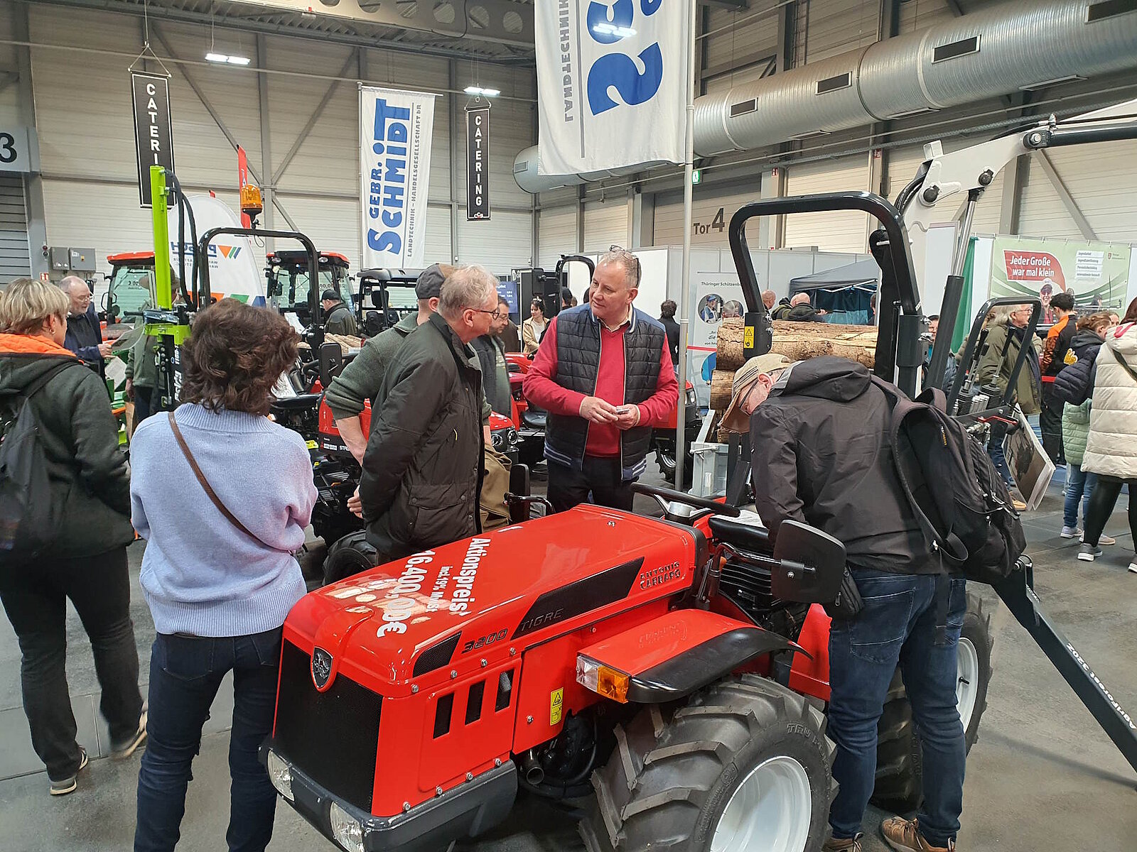 Präsentation der KIOTI-Traktoren